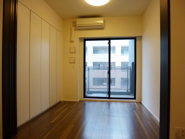 パークフラッツ浅草橋の内装|ベッド家具配置しやすい洋室です