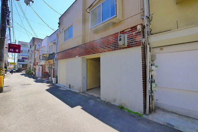 三条宮前町貸店舗の外観