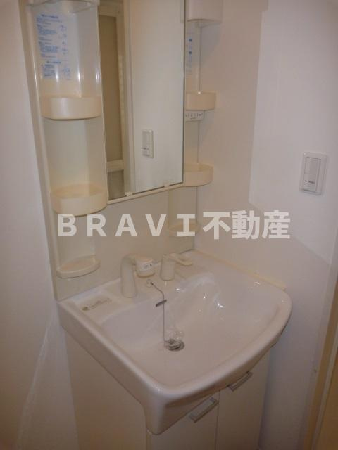 CITY SPIRE心斎橋EAST（シティスパイアシンサイバシイースト）　BRAVI不動産の洗面所|【CITY SPIRE心斎橋EAST】コンパクトで使いやすい洗面所