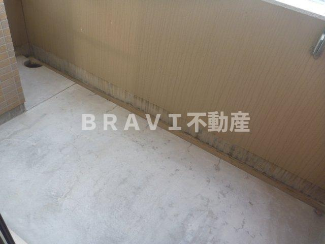 CITY SPIRE心斎橋EAST（シティスパイアシンサイバシイースト）　BRAVI不動産のバルコニー|【CITY SPIRE心斎橋EAST】広々としたバルコニーです