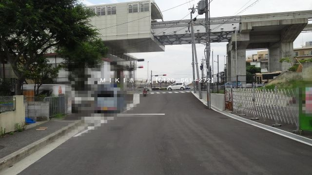 箕面市小野原東4丁目　土地の前面道路含む現地写真