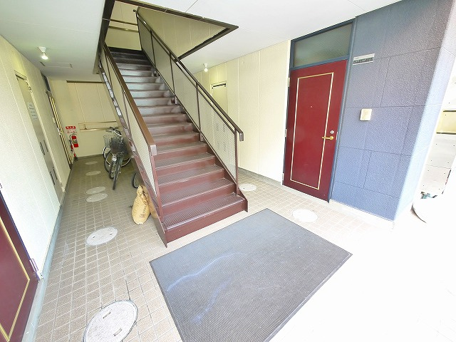 リバーパーク新大宮のエントランス