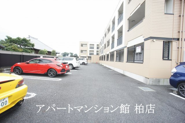 グランヒルズの駐車場