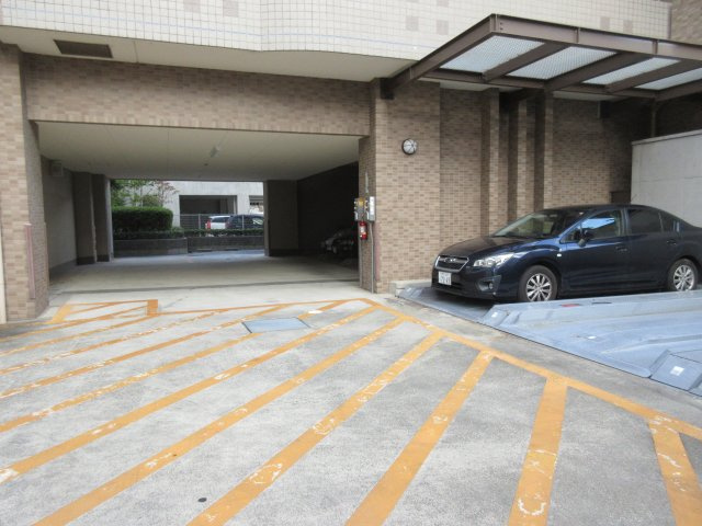 エンゼラート明石の駐車場