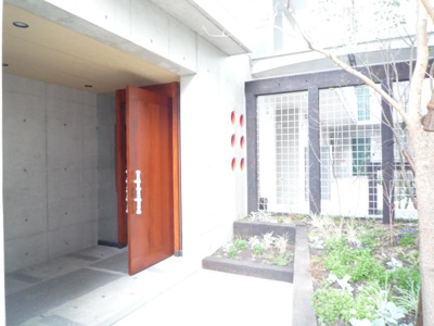 【エントランス】 | コートヤードハウス湯里