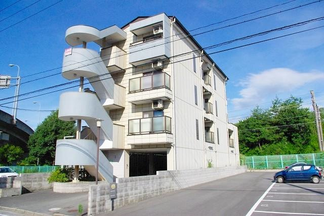 マキシム平城山の外観