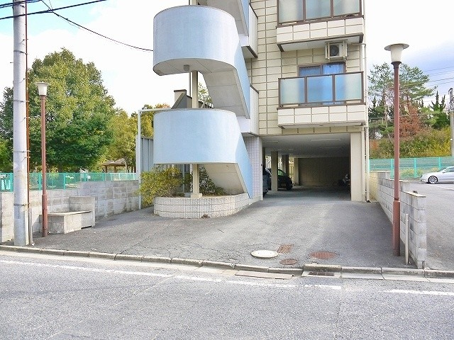マキシム平城山の外観