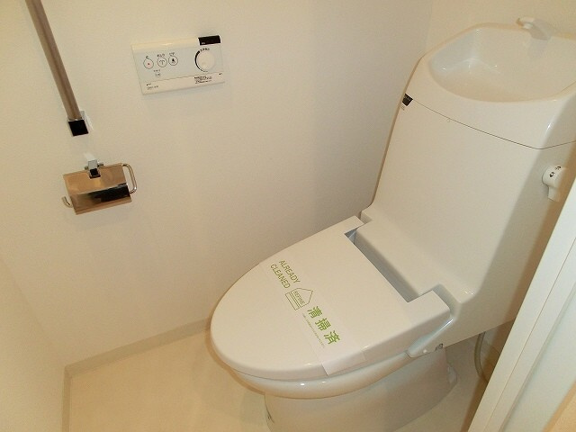 ラドゥセール浅草橋のトイレ|温水洗浄便座です