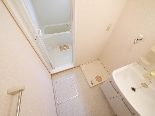 カリーノ　Ｂ棟の洗面所|明るい洗面所です