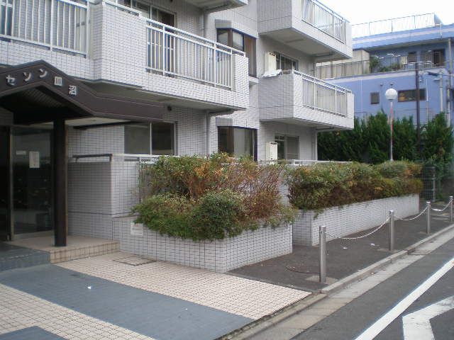 セゾン皿沼のエントランス