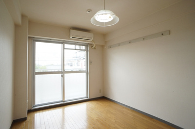 【居間・リビング】 | プリムヴェール | ※他のお部屋の写真です