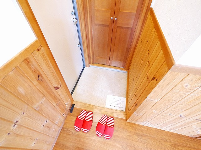 カサフェリス富雄　弐番館の玄関