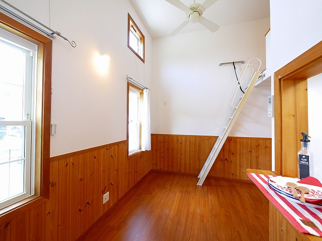 カサフェリス富雄　弐番館の居間・リビング