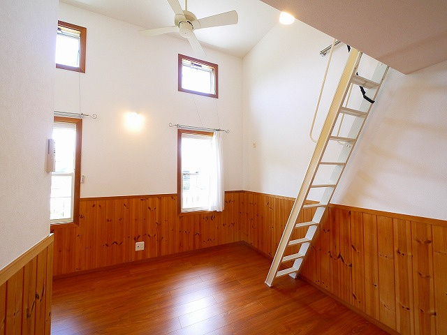 カサフェリス富雄　弐番館の洋室