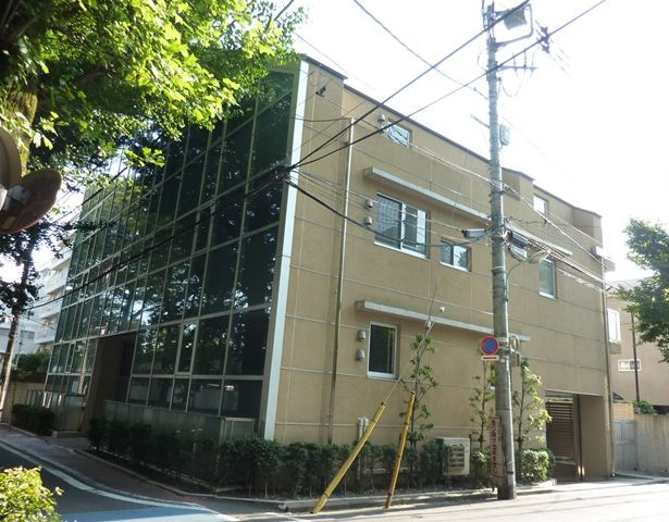 港区三田２丁目の賃貸マンションの外観