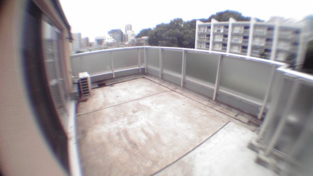 港区三田２丁目の賃貸マンションのバルコニー