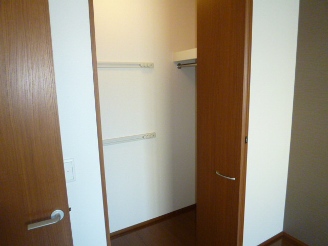 エクセラCの収納|クローゼット