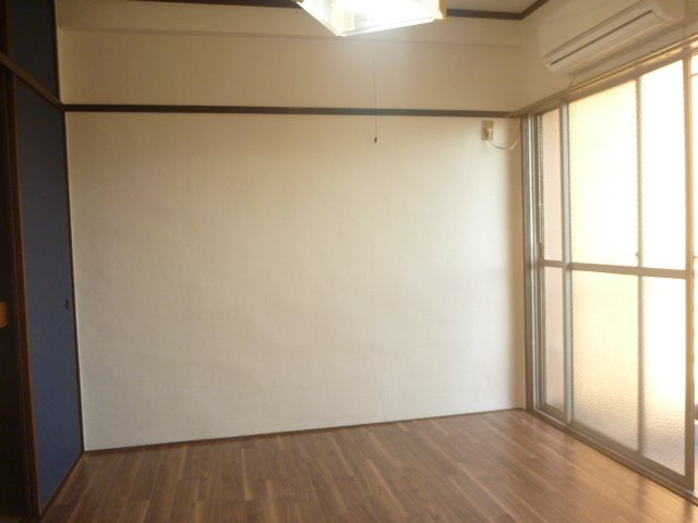 プリマヴェーラ谷町　BRAVI不動産の洋室