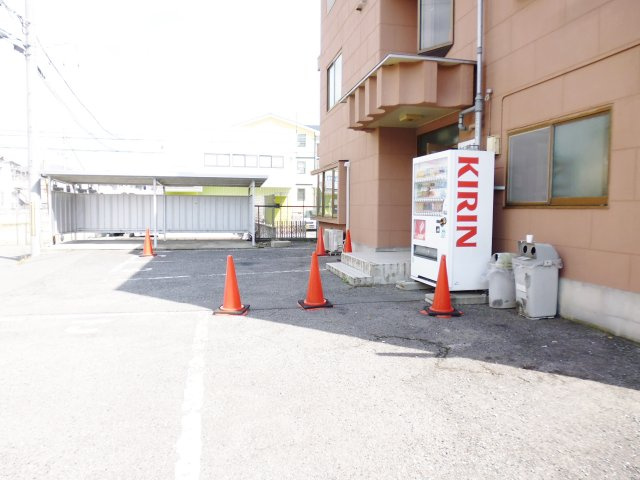 ハイツ生田の駐車場