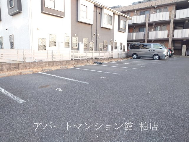 プレミエ・ステラの駐車場