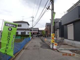 【前面道路含む現地写真】