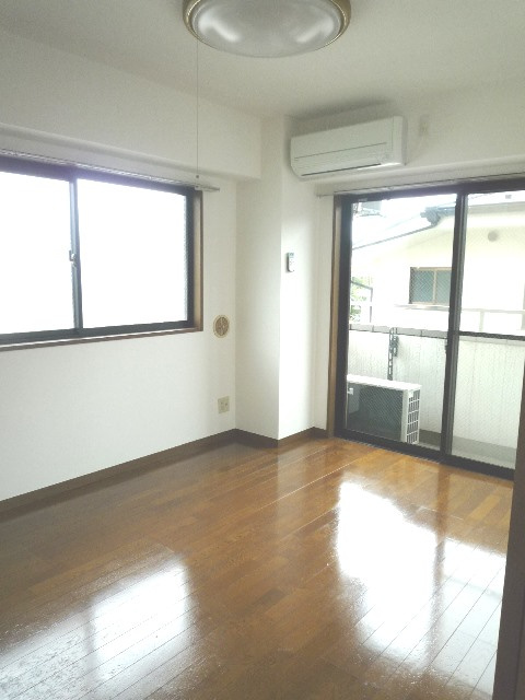 アタッシュマン青柳小平の洋室