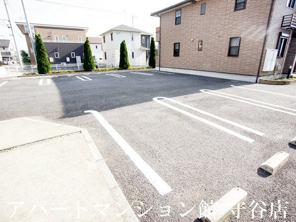 メゾン　ド　アヴェニールＢの駐車場