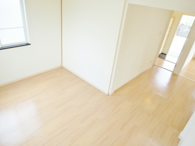 ハイツカワイの洋室