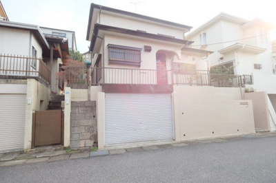 【駐車場】 | ガレージ付き西都賀3丁目一戸建 | シャッター付ガレージがあります