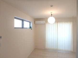 【洋室】 | LUCIANNA WEST