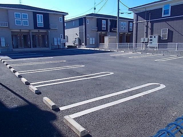 グリシーナBの駐車場