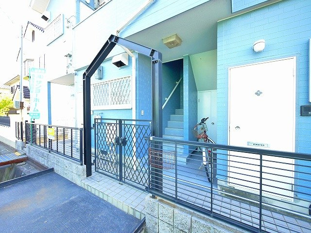 日生ハイツのその他共用部分|建物の入り口です。