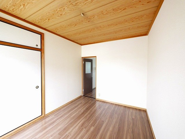 日生ハイツの内装|きれいな洋室です
