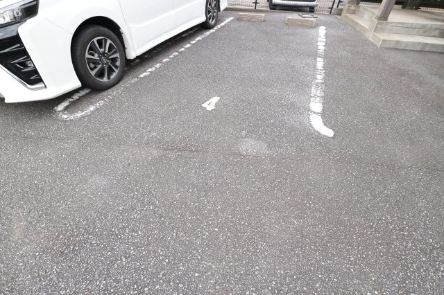 クレールⅢの駐車場
