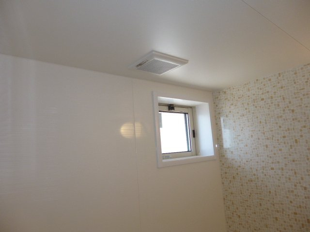 ソレイユシャトーの浴室|浴室換気扇・窓