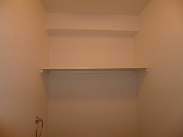 サンパレス幸町のトイレ|トイレ棚
