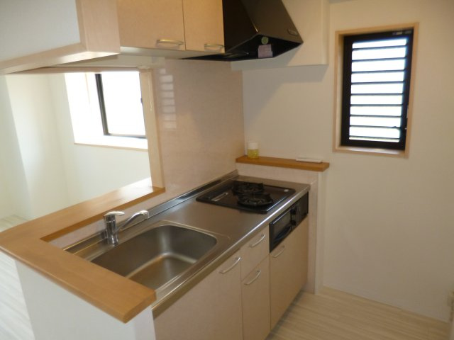 サンパレス幸町のキッチン|2口ガスコンロ付きシステムキッチン