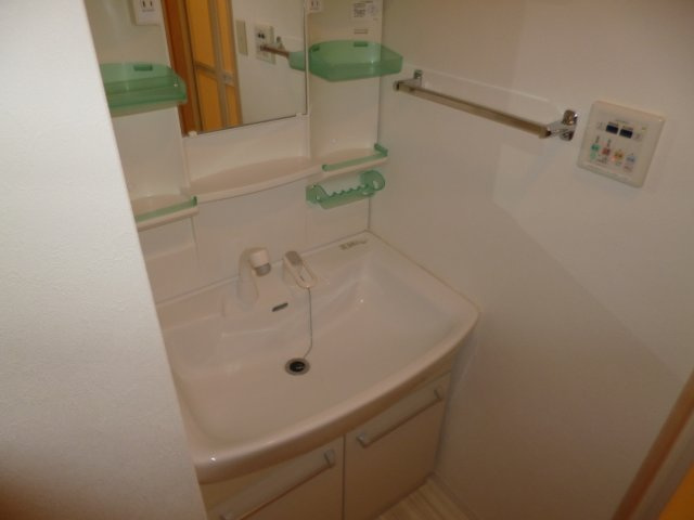 サンパレス幸町の独立洗面台|シャンプードレッサー