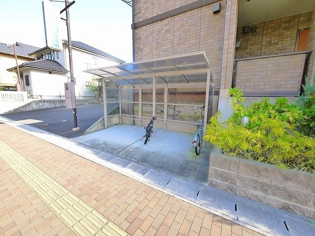 ステラ西大寺のその他共用部分|屋根付き駐輪場スペース完備です