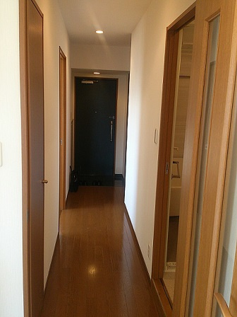 中央区築地１丁目の賃貸マンションの玄関