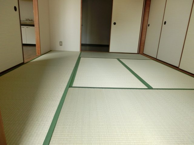 ファーロ新北島の和室