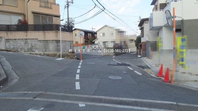 箕面市桜ケ丘３丁目　土地の前面道路含む現地写真