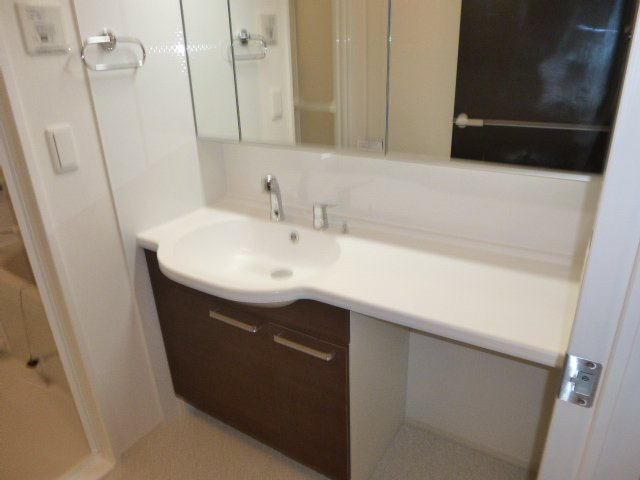 メゾンヴィレッタの独立洗面台|洗髪洗面化粧台