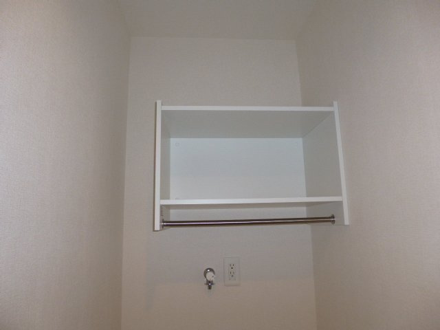 メゾンヴィレッタの洗面所|洗濯機上棚
