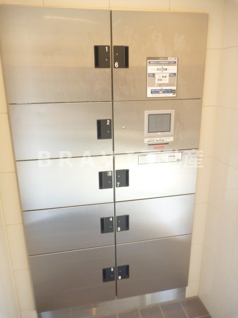 サムティ上町台龍造寺　BRAVI不動産の設備|【サムティ上町台龍造寺】宅配ボックス付