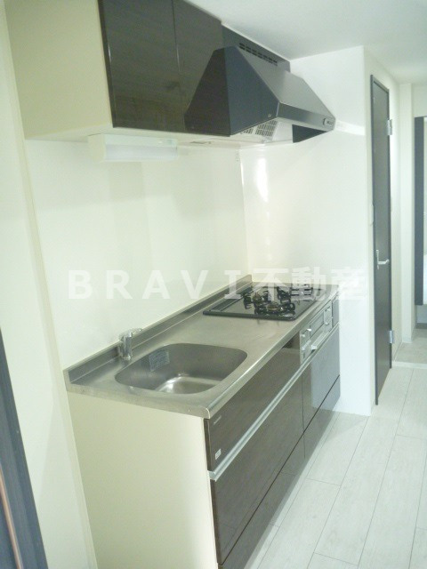 サムティ上町台龍造寺　BRAVI不動産のキッチン|【サムティ上町台龍造寺】コンパクトなキッチンで掃除もラクラク