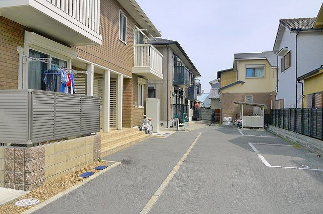 シャルマンムーンの駐車場|車をお持ちの方に嬉しい駐車場付きの物件です