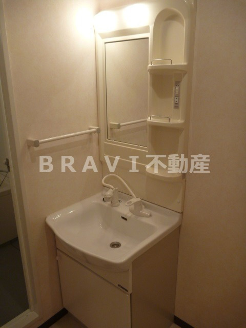 アビテ北御堂　BRAVI不動産の独立洗面台|【アビテ北御堂】朝の身支度には欠かせない独立洗面化粧台