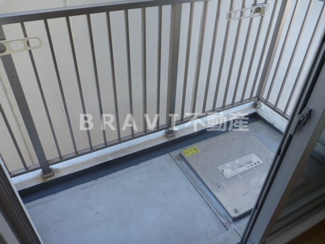 アビテ北御堂　BRAVI不動産のバルコニー|【アビテ北御堂】外からの目が気にならないバルコニーで洗濯物が干せます