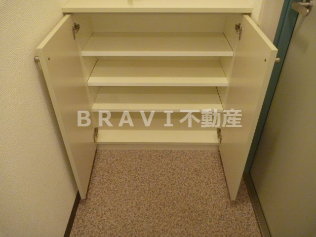 アビテ北御堂　BRAVI不動産の収納|【アビテ北御堂】シューズボックス